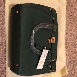 Dasein green purse brand new